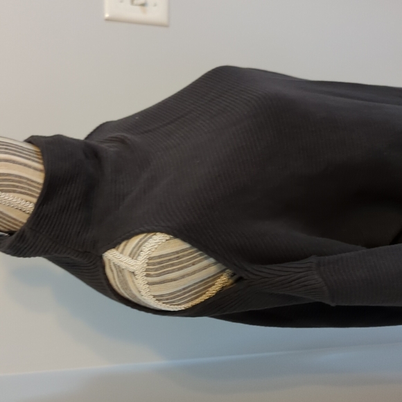 Varley black long sleeve top with slits on shoulde - Picture 5 of 5